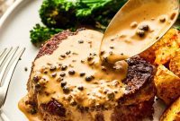 Pan-Seared Filet Mignon with Creamy Peppercorn Sauce