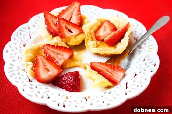 Pop-Up Muffins German Pancakes Freshly baked pop-up muffins (German pancakes) served with various toppings