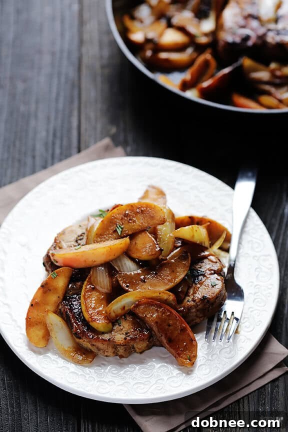 Easy Skillet Apple Cinnamon Pork Chops