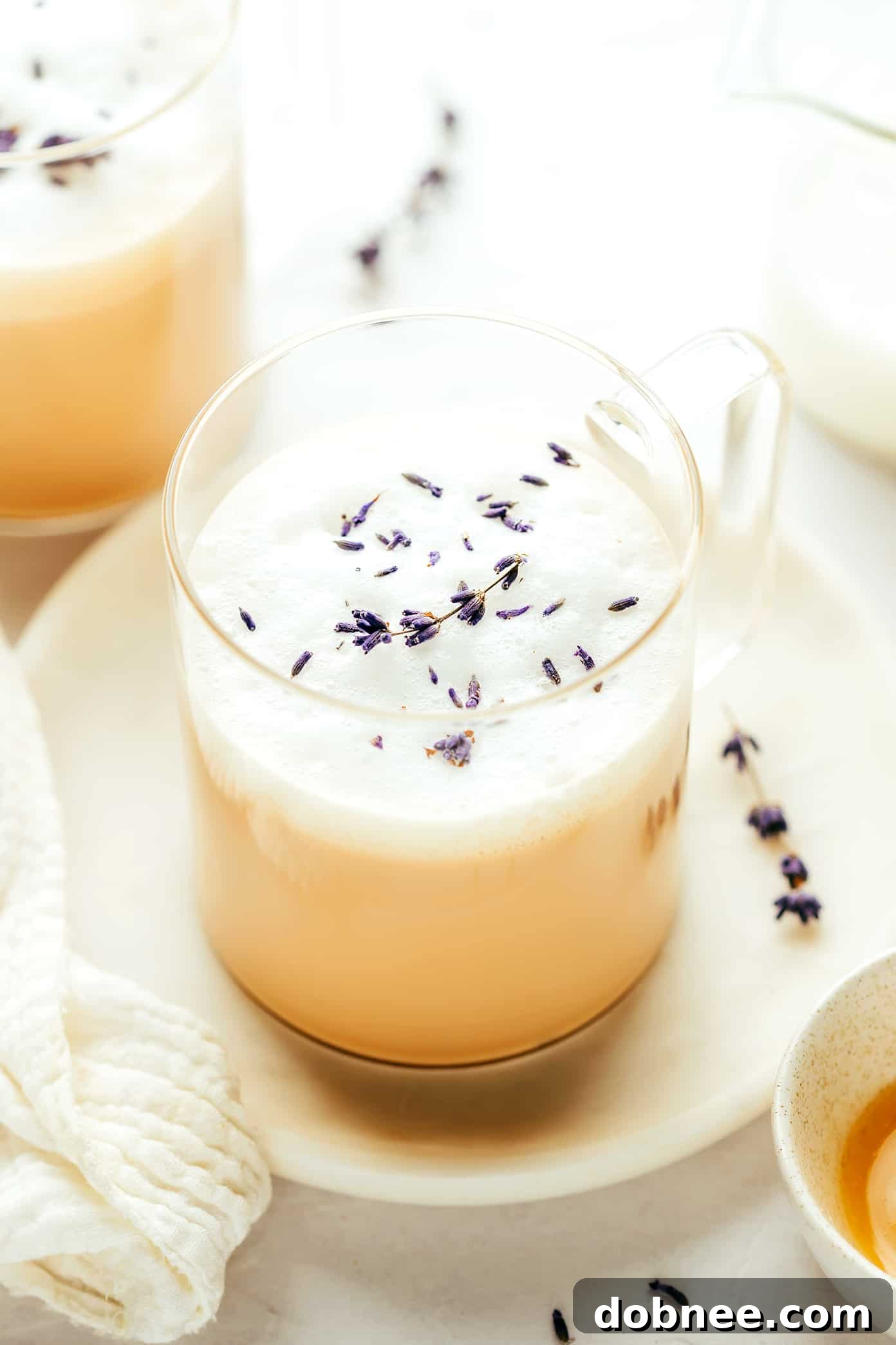 A Warm and Inviting Earl Grey Latte in a Ceramic Mug