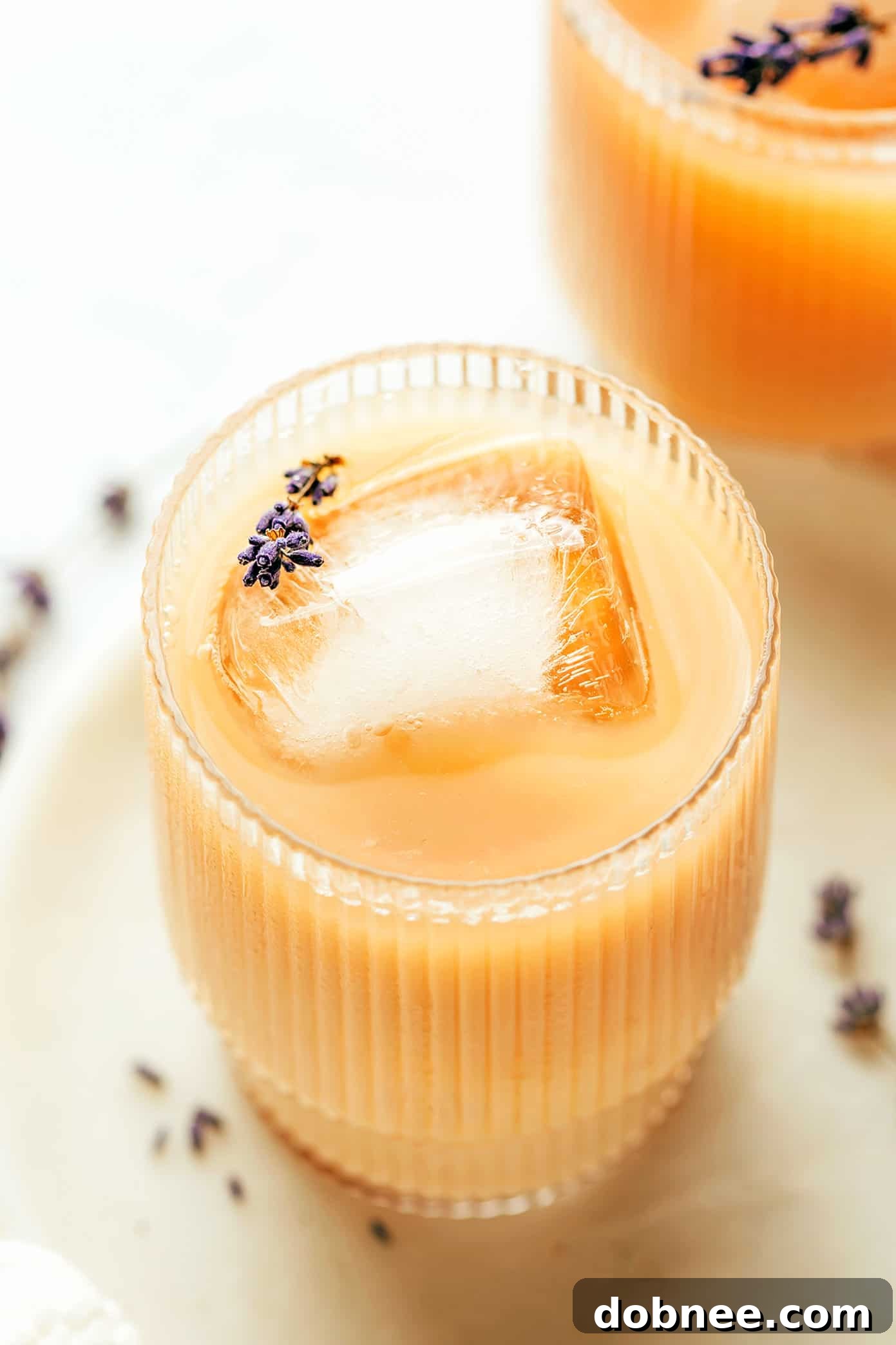 Refreshing Iced London Fog Latte with Lavender Garnish