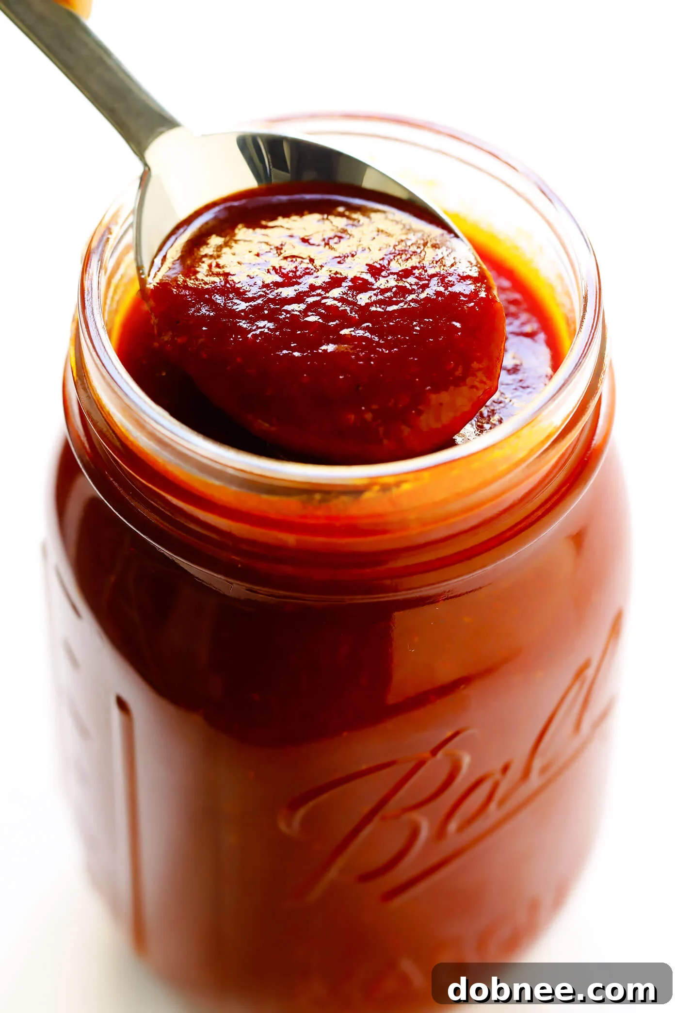 This Kansas City-style homemade BBQ sauce recipe is super quick and easy to make, and full of the best tangy, smoky and slightly-sweet flavors that everyone is sure to love! Add it to chicken, pork, ribs, pizza, salad, tacos or whatever sounds good. | gimmesomeoven.com #bbq #sauce #barbecue #homemade #summer #grilled #chicken #pork #glutenfree #healthy Best Homemade BBQ Sauce Recipe - Easy and Flavorful