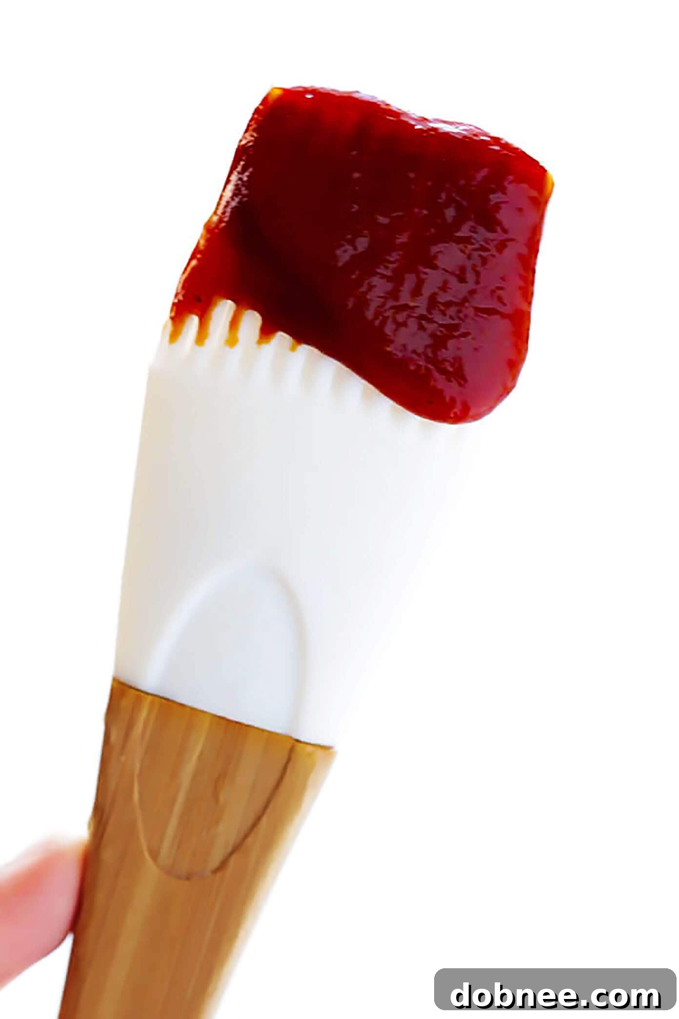 This Kansas City-style homemade BBQ sauce recipe is super quick and easy to make, and full of the best tangy, smoky and slightly-sweet flavors that everyone is sure to love! Add it to chicken, pork, ribs, pizza, salad, tacos or whatever sounds good. | gimmesomeoven.com #bbq #sauce #barbecue #homemade #summer #grilled #chicken #pork #glutenfree #healthy Homemade BBQ Sauce: Vegetarian, Gluten-Free, and Vegan Options