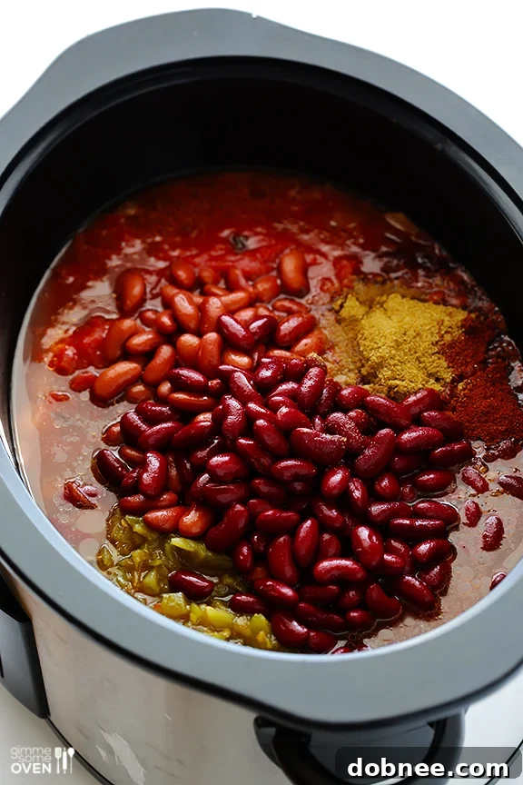 Classic Slow Cooker Chili -- super easy to make, and SO GOOD! | gimmesomeoven.com #soup #fall #gameday