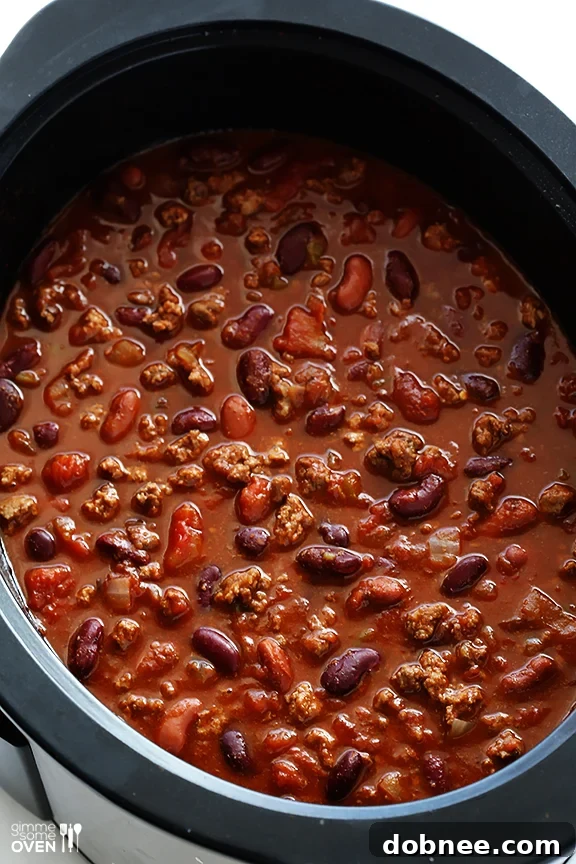 Classic Slow Cooker Chili -- super easy to make, and SO GOOD! | gimmesomeoven.com #soup #fall #gameday