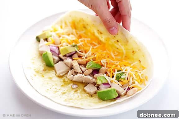 Turkey Enchiladas Recipe | gimmesomeoven.com #thanksgiving