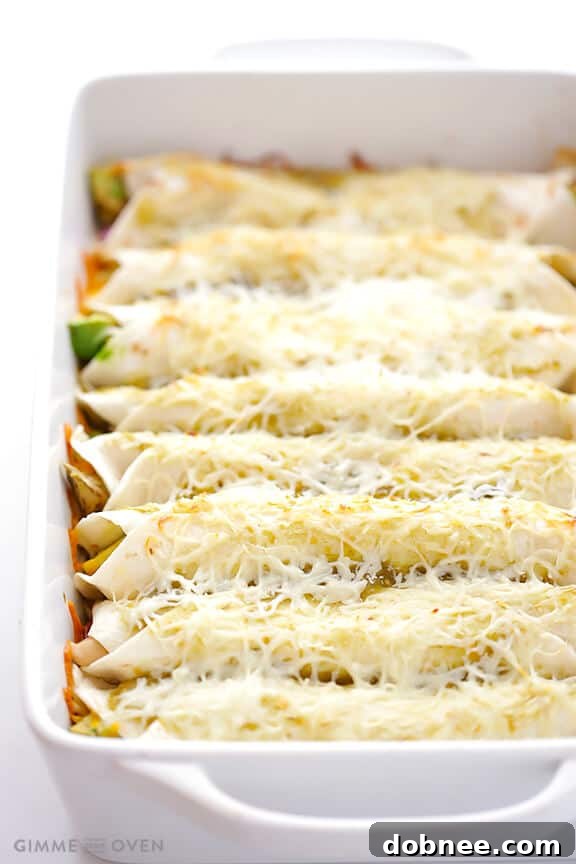 Turkey Enchiladas Recipe | gimmesomeoven.com #thanksgiving
