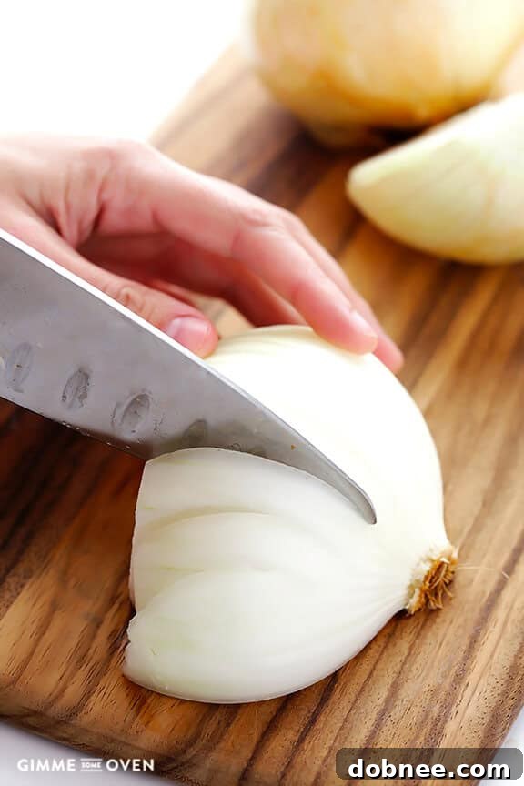 How To Make Caramelized Onions -- a step-by-step tutorial | gimmesomeoven.com