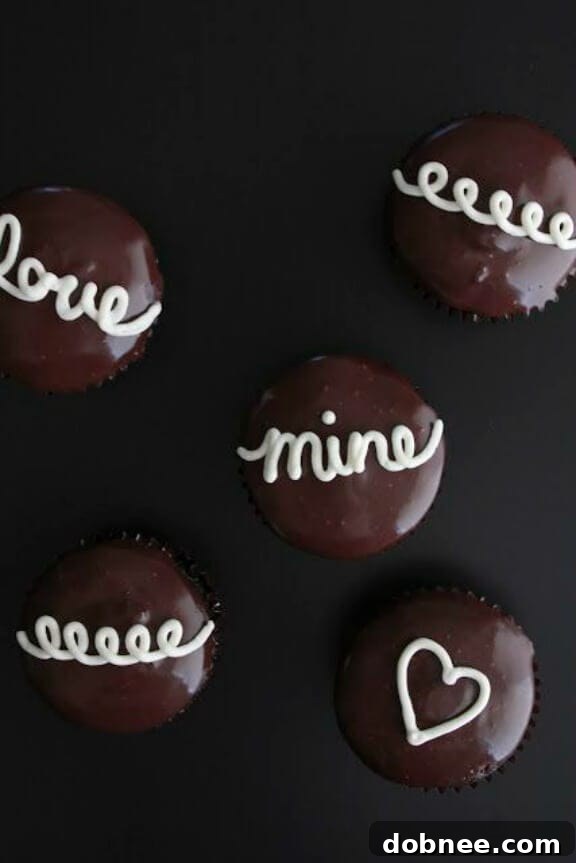 Cream-Filled Hostess Style Cupcakes | lifemadesimplebakes.com