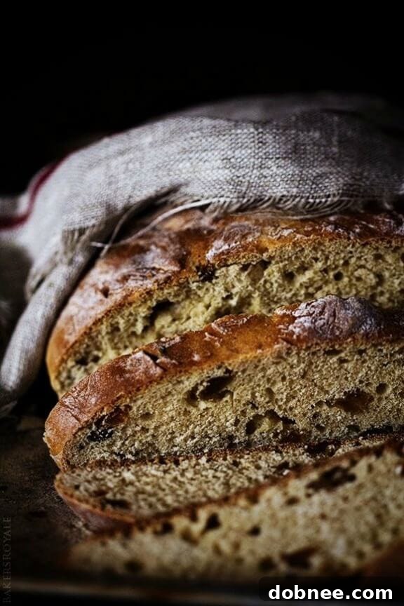 Cinnamon Raisin Irish Bread | bakersroyale.com