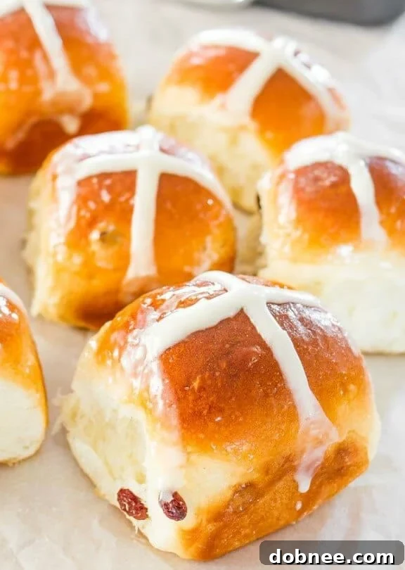 Hot Crossed Buns | jocooks.com