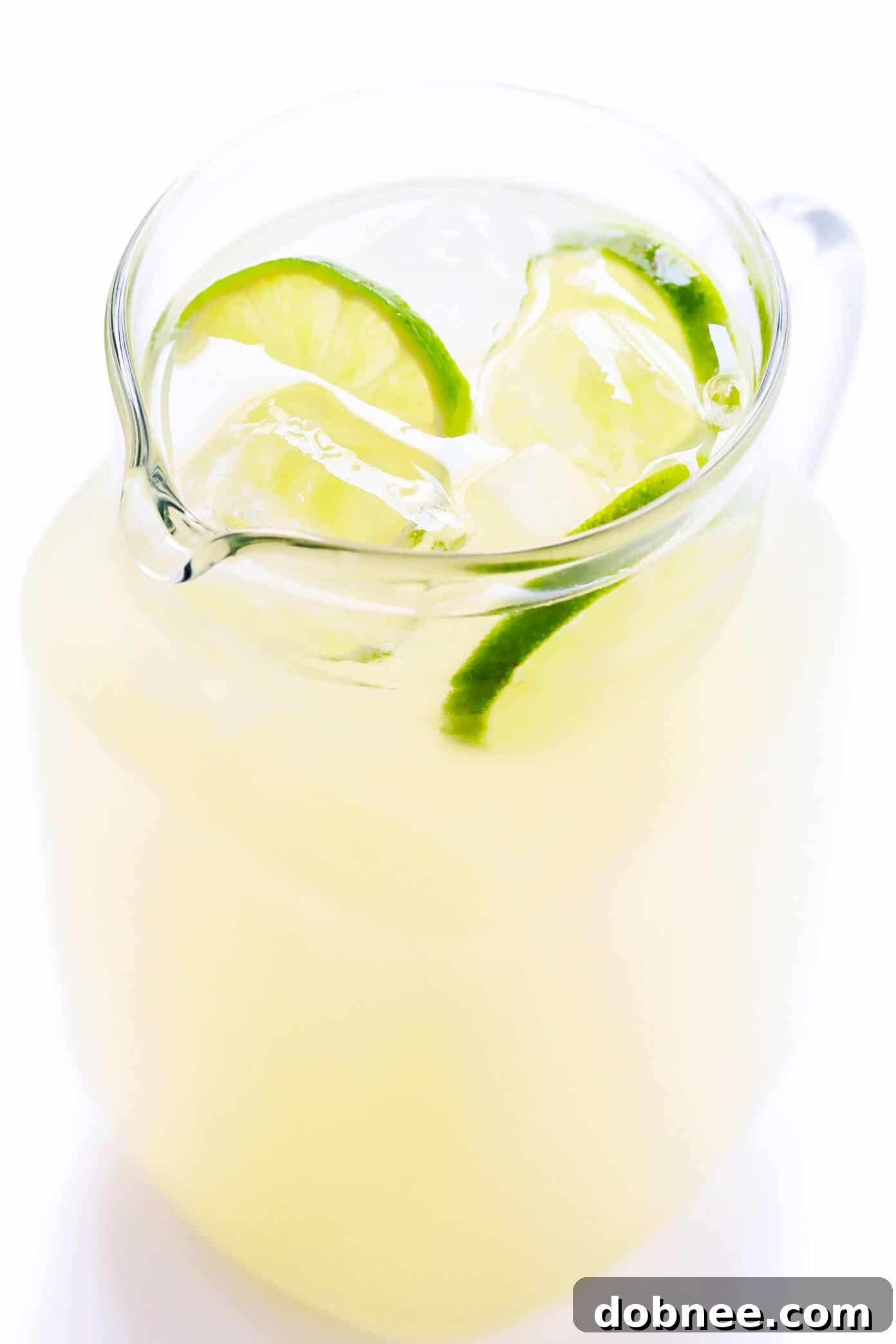 How to Make Pitcher Margaritas for a Crowd Pitcher of Margaritas with Lime Slices