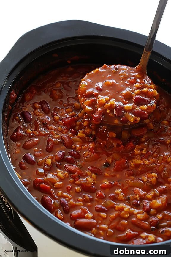 Slow Cooker Vegetarian Chili Recipe -- easy to make in the crock pot or on the stovetop, naturally gluten-free and vegan, and SO delicious! | dobnee.com