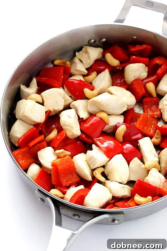 Cashew Chicken Curry (In A Hurry!) -- if you're craving Indian food, this delicious meal can be ready to go in less than 30 minutes! | gimmesomeoven.com