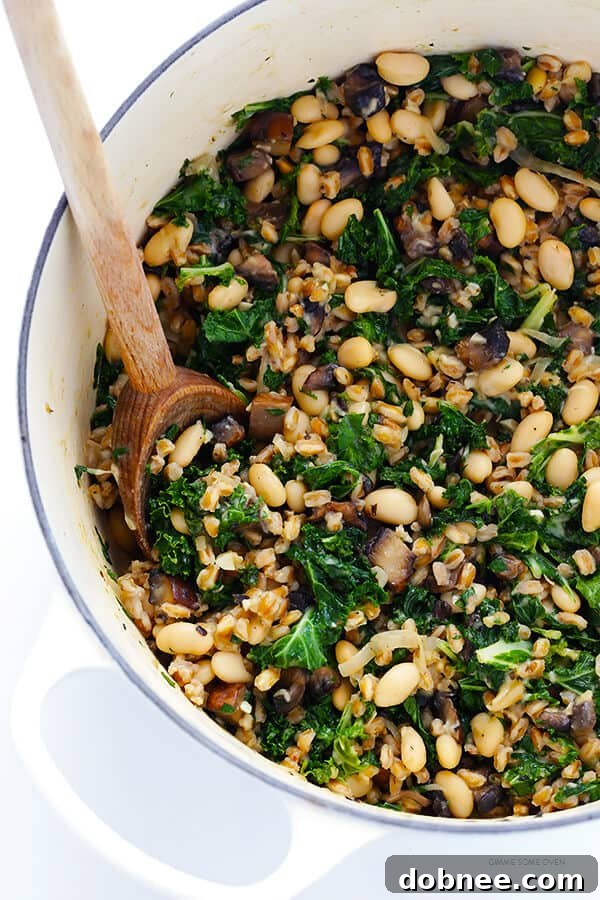 Creamy Farro with White Beans and Kale – an easy, hearty, and utterly delicious vegetarian meal. Perfect for a cozy dinner.
