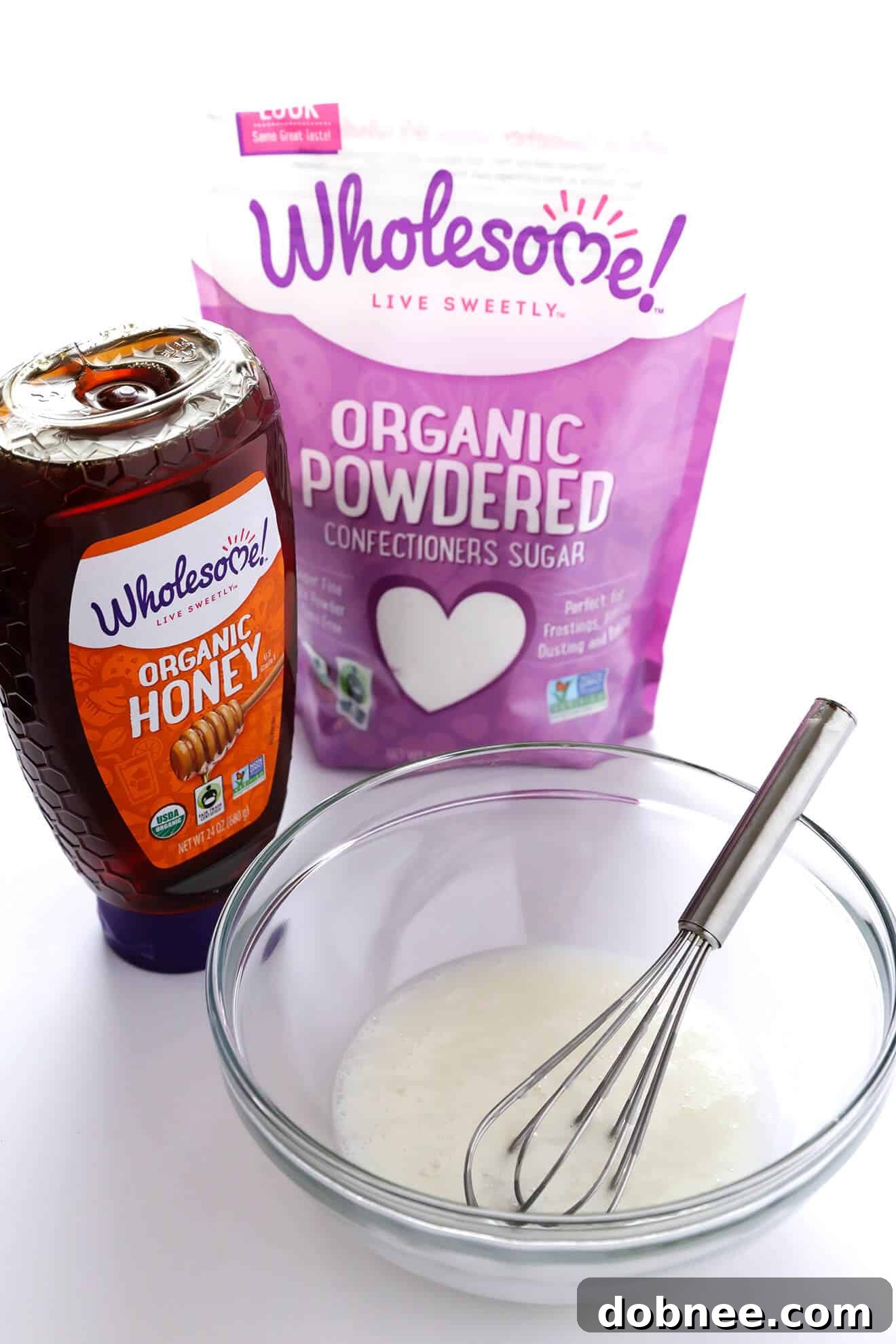 A simple yet incredibly delicious muffin glaze, expertly made with organic honey, powdered sugar, and a hint of milk, for an irresistible extra touch of sweetness.