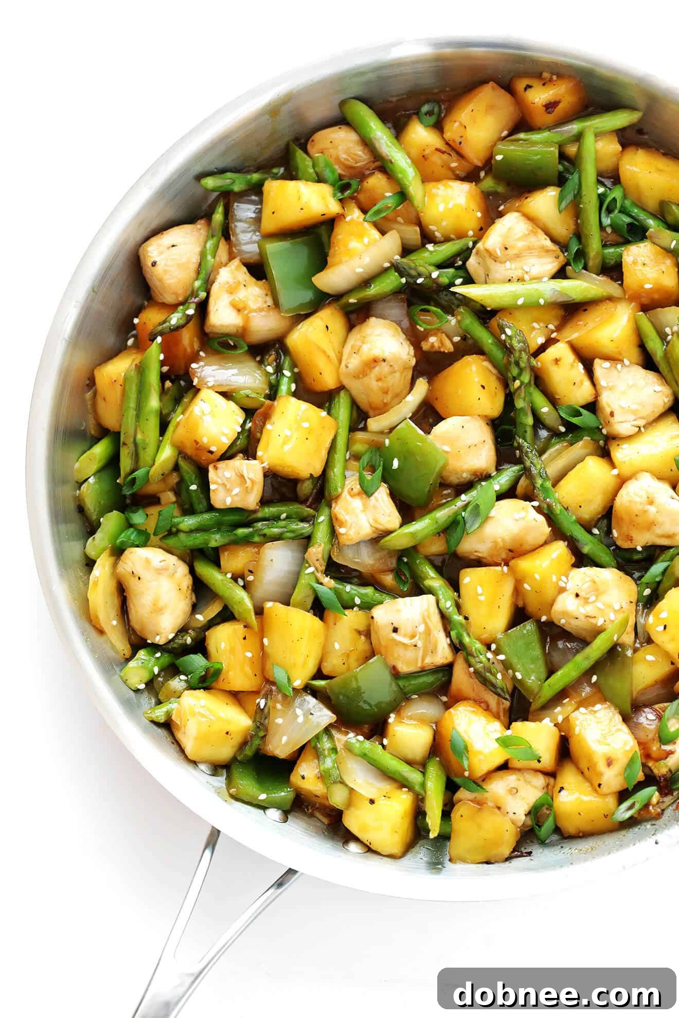 This delicious Pineapple Ginger Chicken Stir-Fry is totally delicious, and ready to go in about 20 minutes! | gimmesomeoven.com