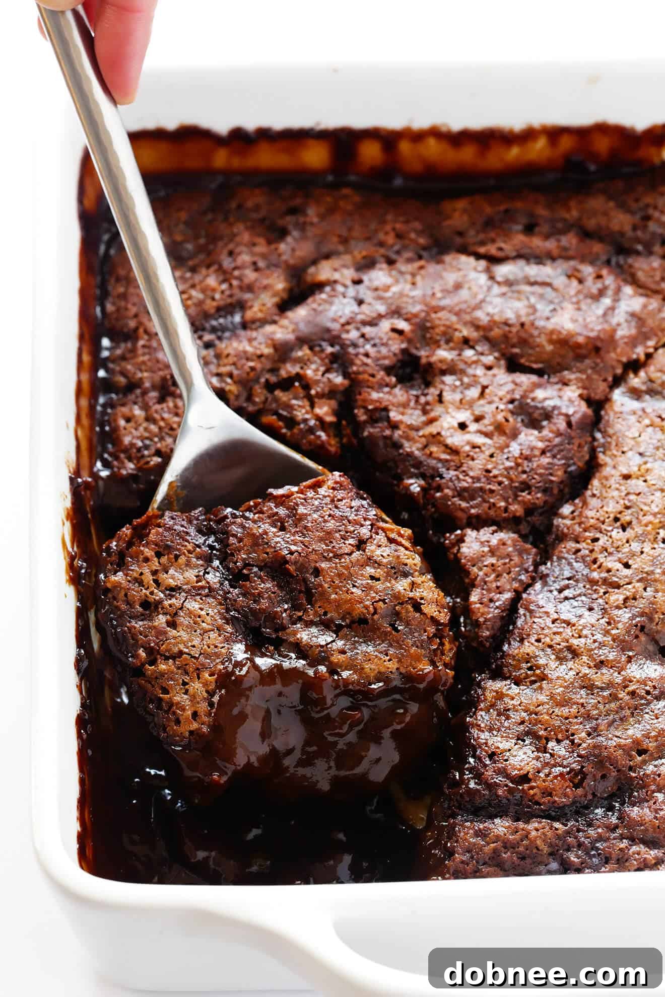 This Chocolate Avocado Hot Fudge Cake only takes about 10 minutes to prep, and bakes up with the most DELICIOUS and decadent layer of hot fudge waiting for you under the cake. So fun! | gimmesomeoven.com (Vegan)