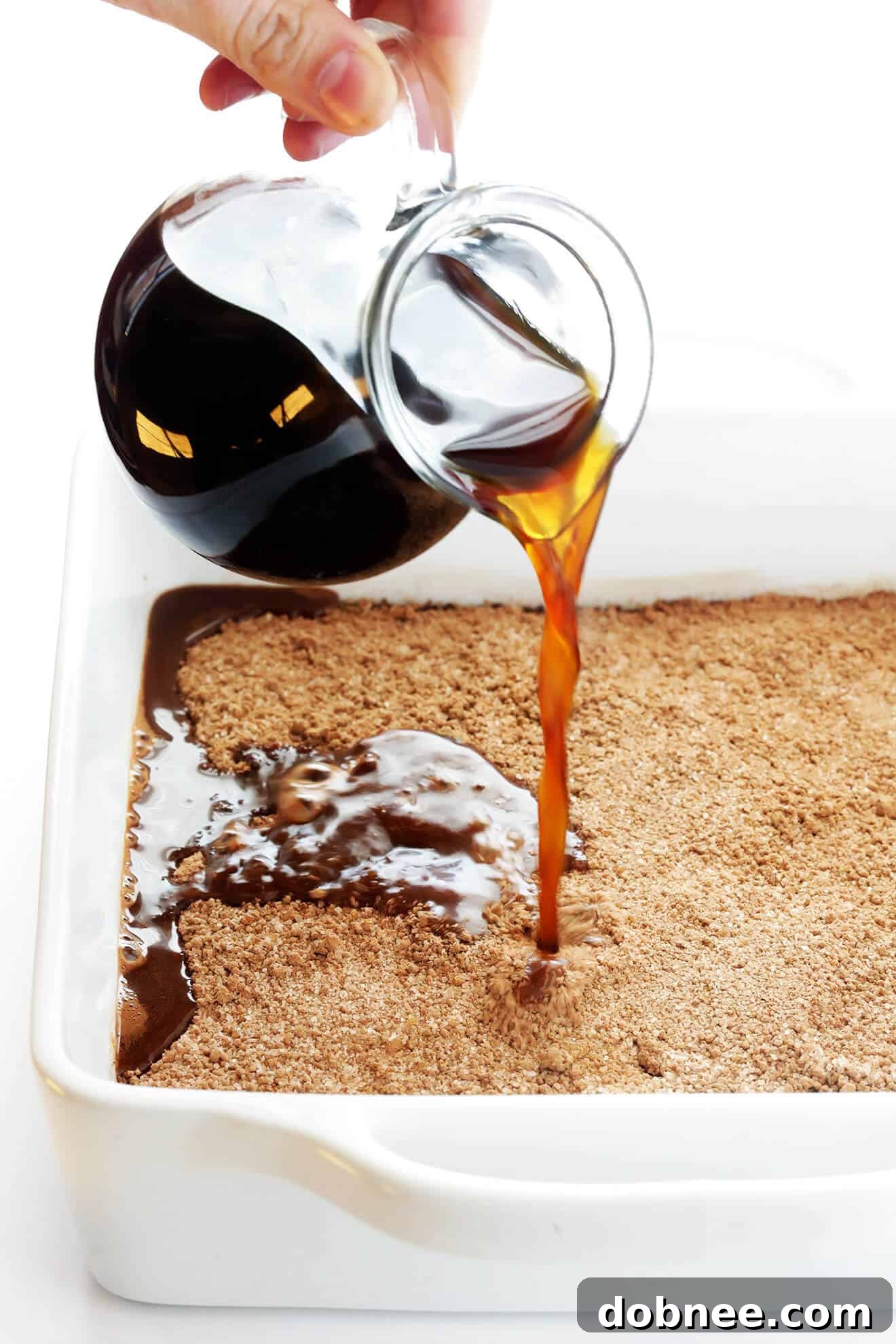 This Chocolate Avocado Hot Fudge Cake only takes about 10 minutes to prep, and bakes up with the most DELICIOUS and decadent layer of hot fudge waiting for you under the cake. So fun! | gimmesomeoven.com (Vegan)