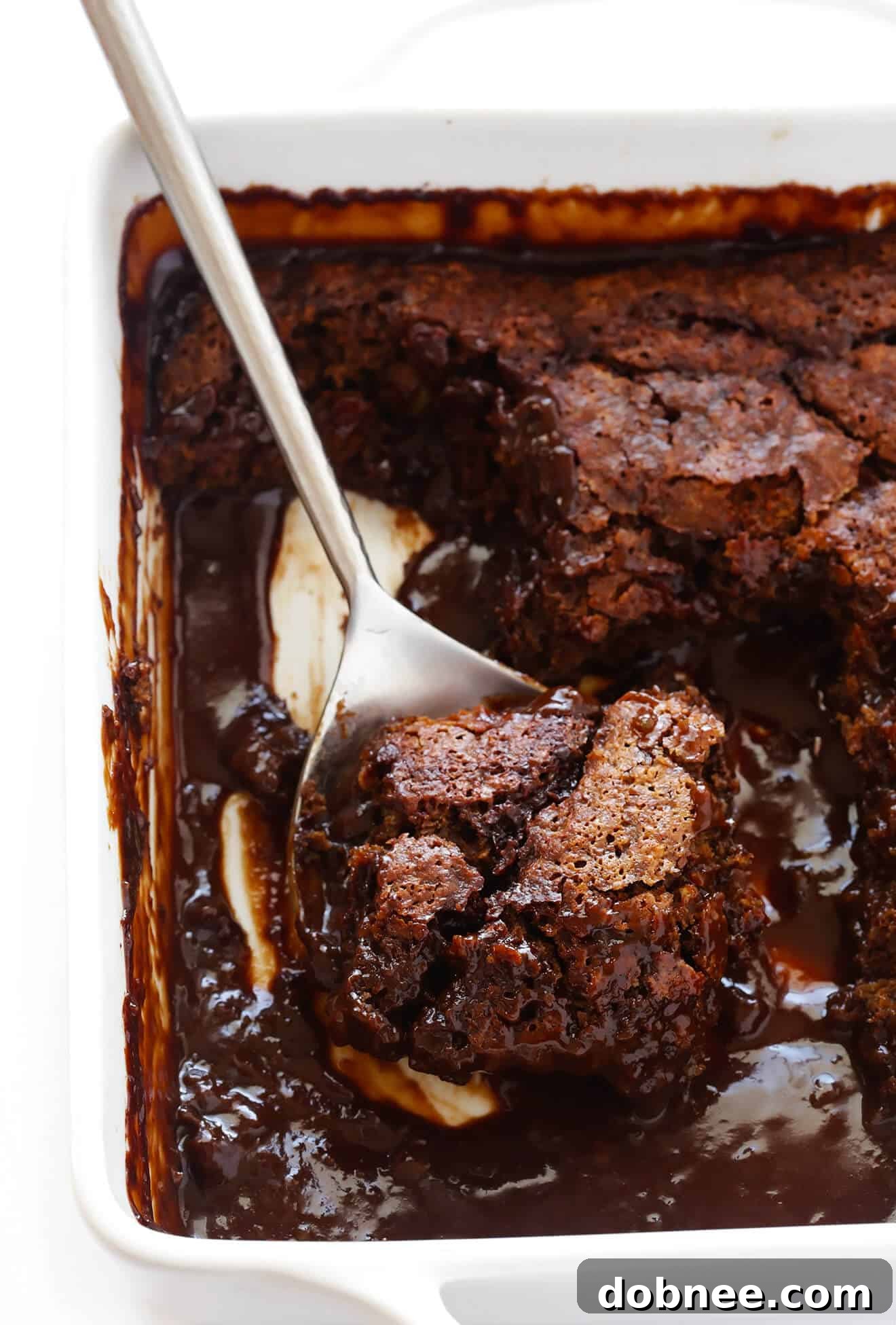 This Chocolate Avocado Hot Fudge Cake only takes about 10 minutes to prep, and bakes up with the most DELICIOUS and decadent layer of hot fudge waiting for you under the cake. So fun! | gimmesomeoven.com (Vegan)
