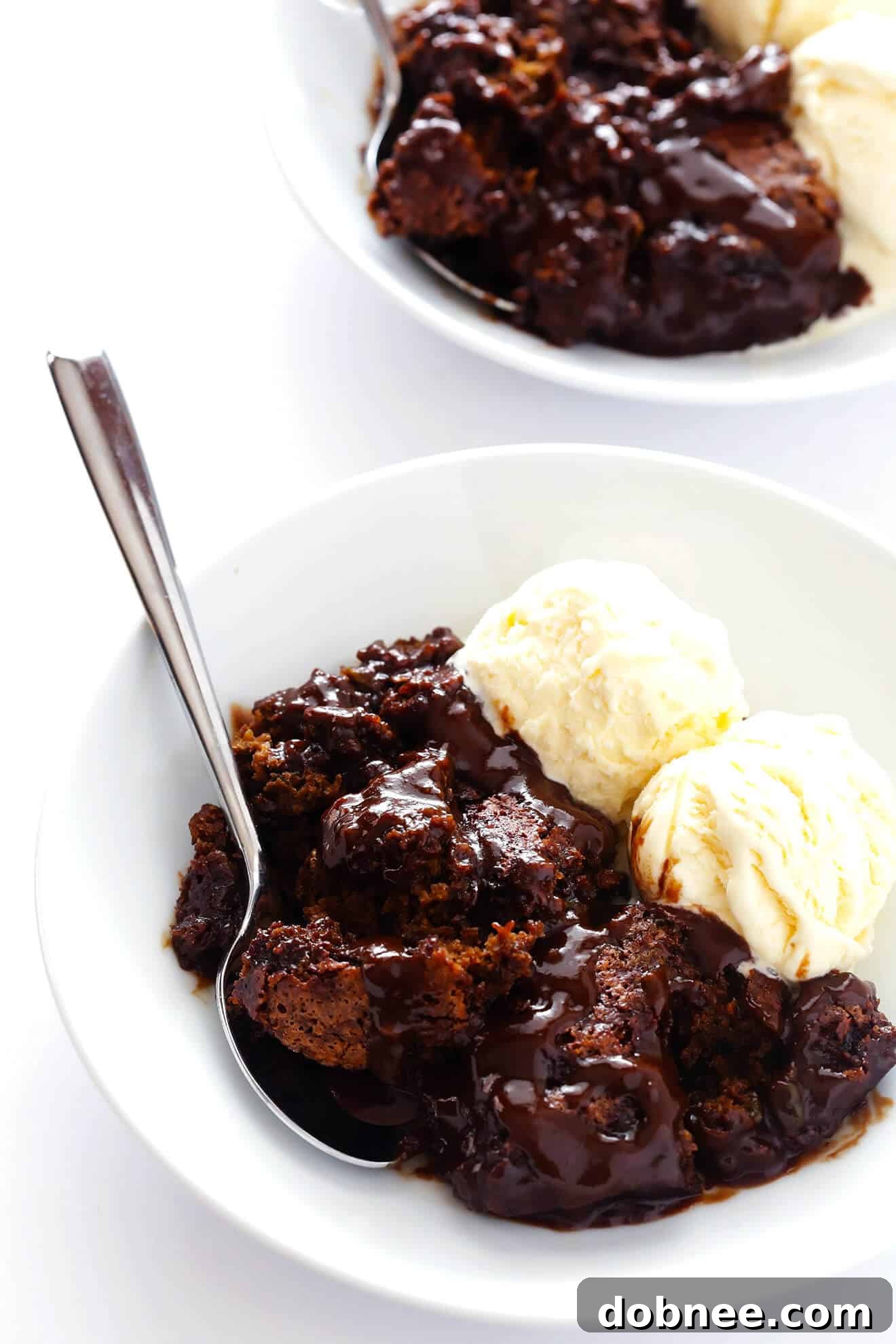 This Chocolate Avocado Hot Fudge Cake only takes about 10 minutes to prep, and bakes up with the most DELICIOUS and decadent layer of hot fudge waiting for you under the cake. So fun! | gimmesomeoven.com (Vegan)