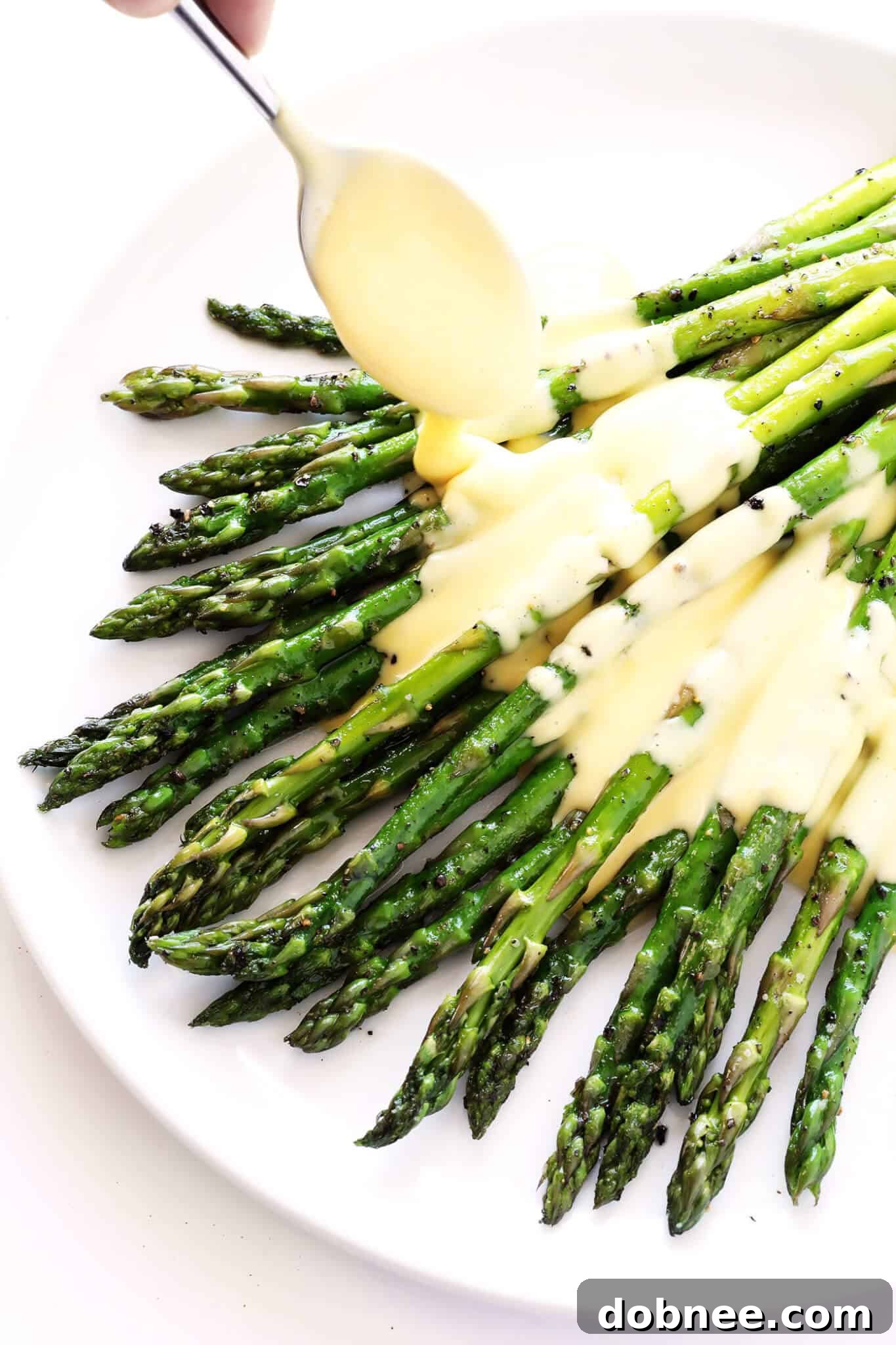 My favorite way to make hollandaise sauce -- in a blender! So easy, so quick, and so delicious. | gimmesomeoven.com