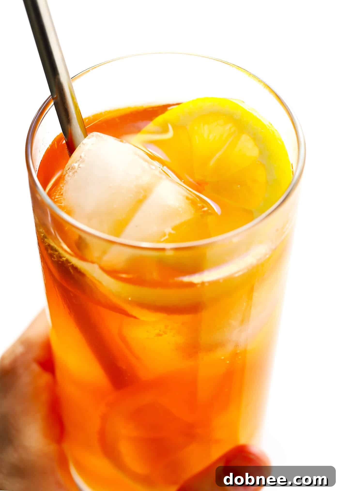 Beautifully garnished Horsefeather Cocktail ready to be enjoyed, a delightful whiskey and ginger beer mix