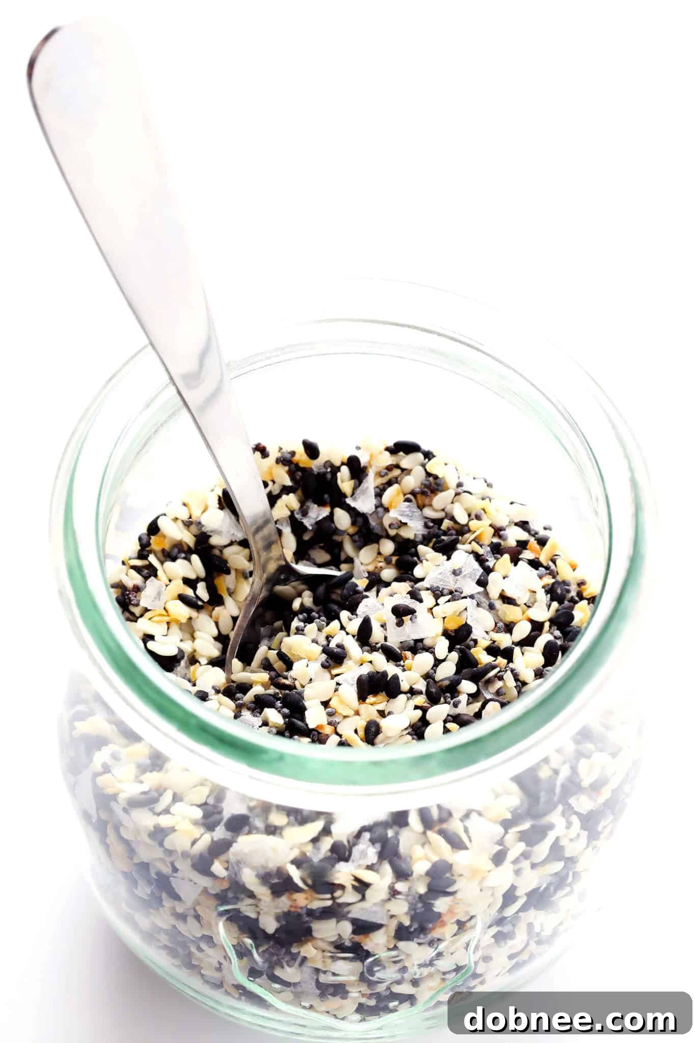 Kick your roasted asparagus recipe up a notch this season with some everything bagel seasoning! It's super quick and easy to make, naturally vegan and gluten-free, and makes the most delicious healthy side dish. Homemade Everything Bagel Seasoning Recipe and its ingredients.