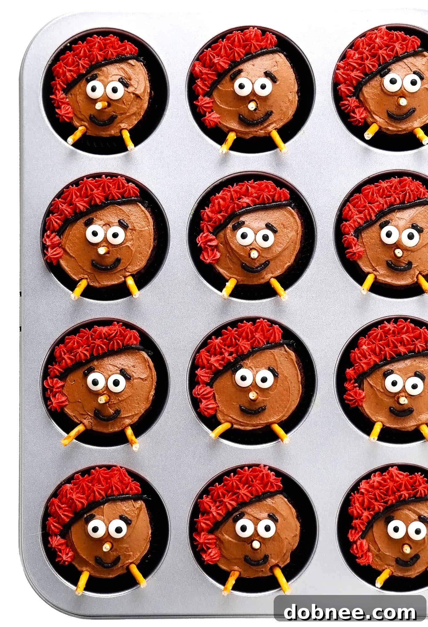 Festive Caga Tió Cupcakes decorated with buttercream and candy eyes