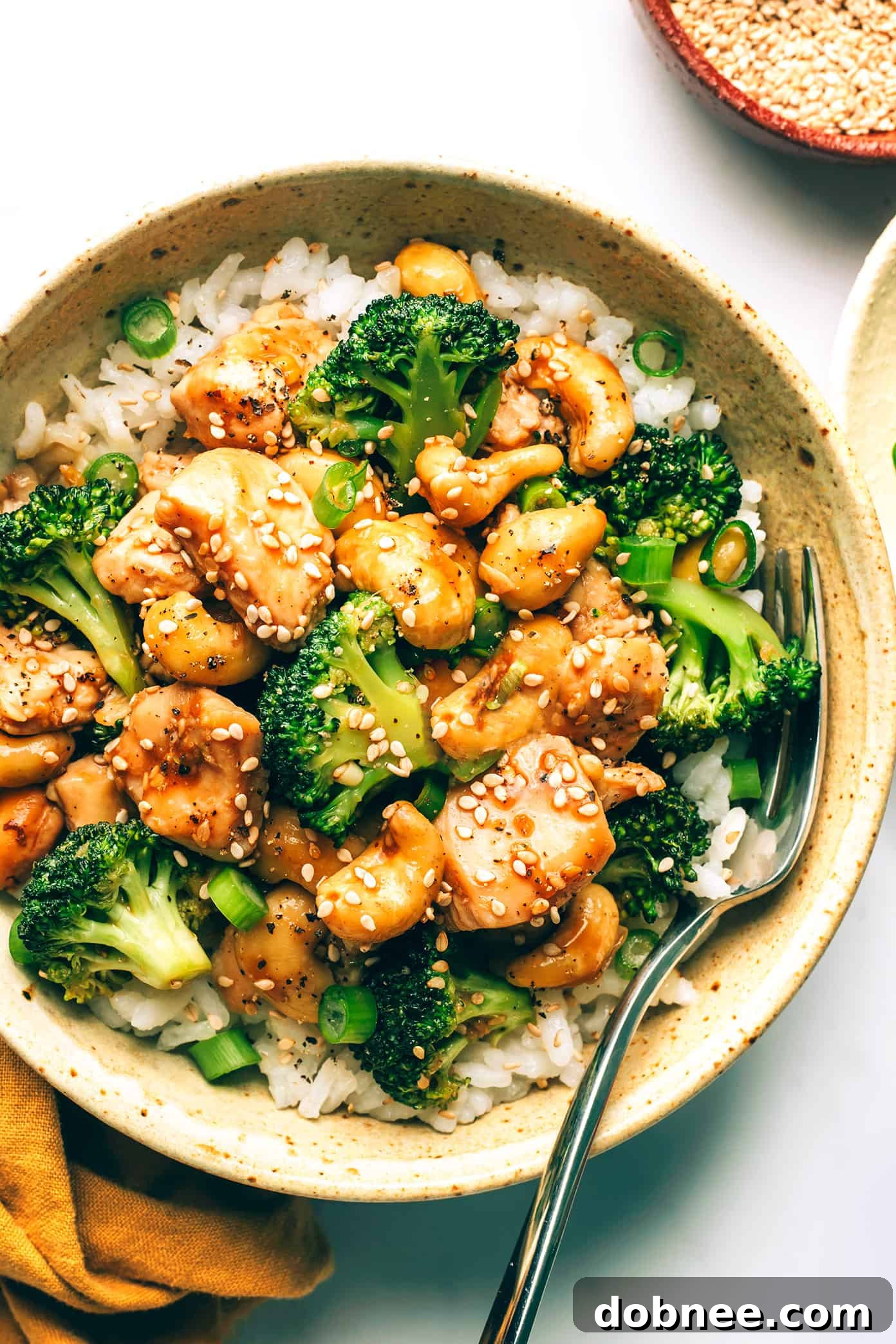 Flavorful Cashew Chicken and Broccoli Stir-Fry, a Quick and Healthy Dinner Idea