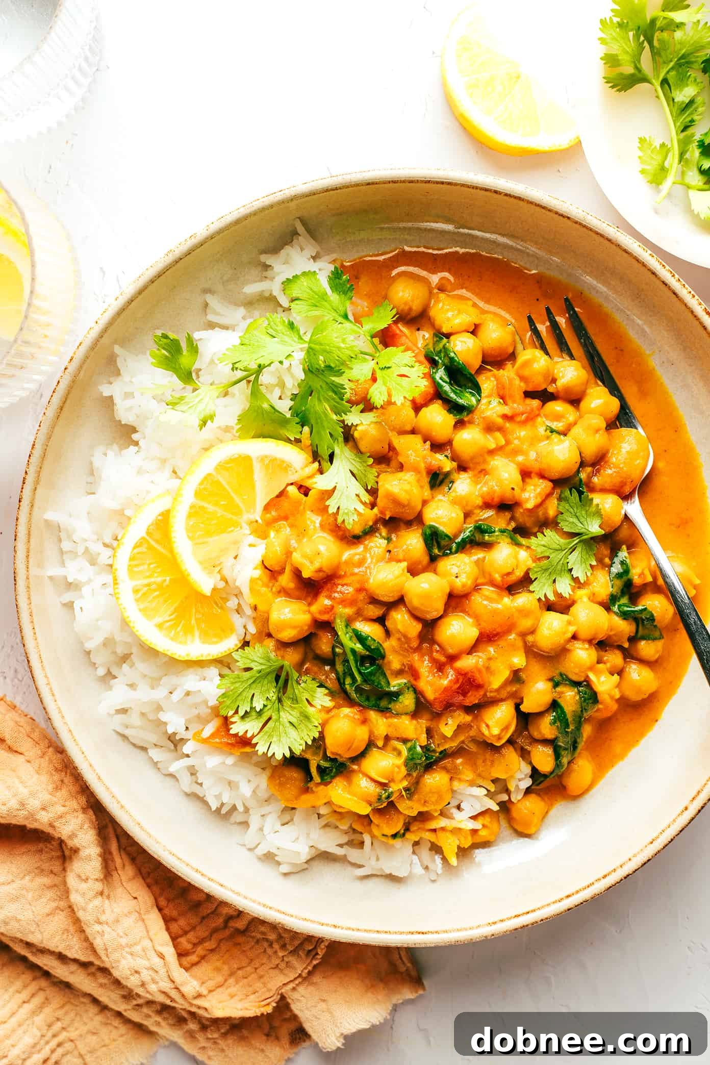 Vibrant Easy Chickpea Curry in a Serving Bowl