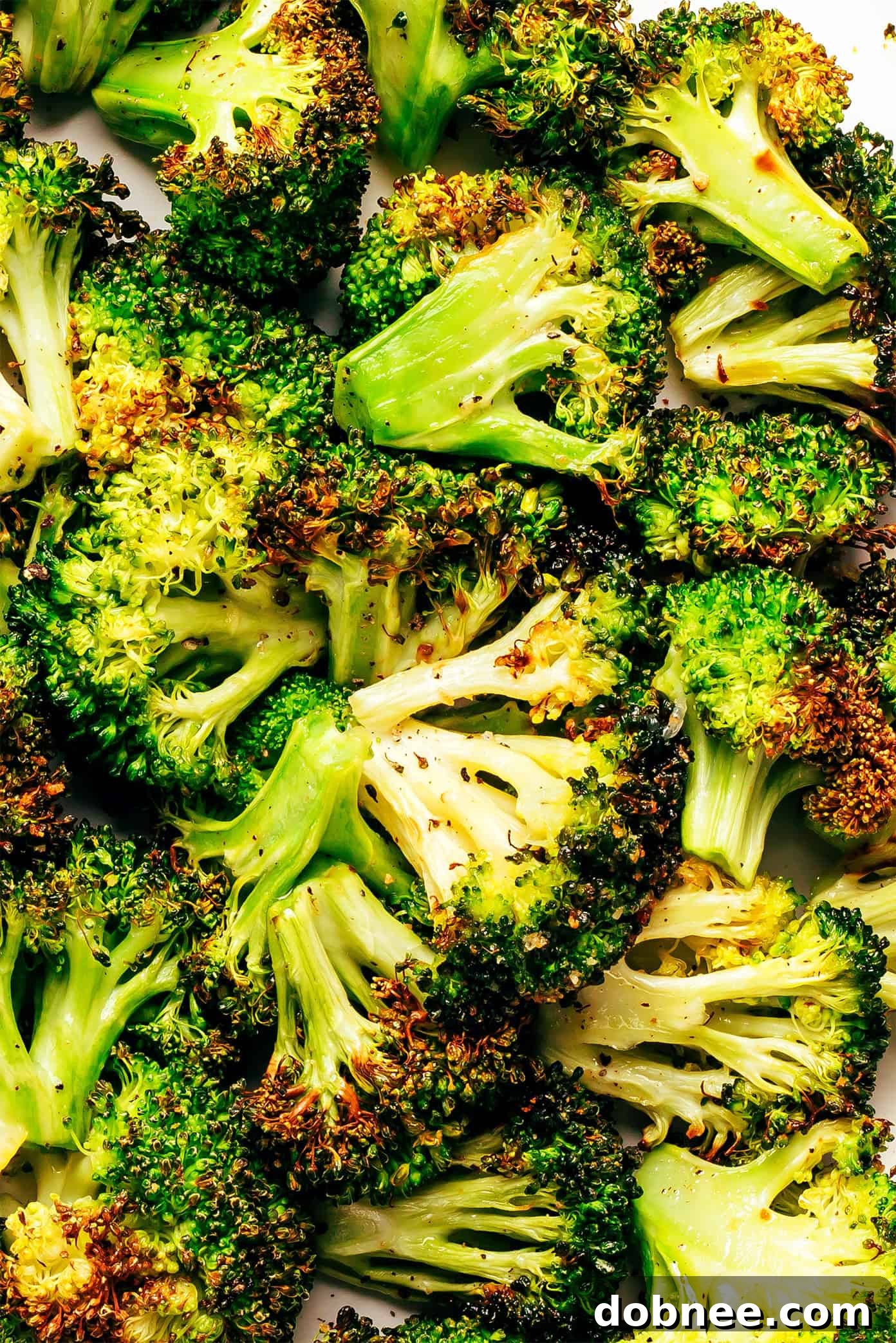 Crispy Air-Fried Broccoli 5 A bowl of air-fried broccoli ready to be served